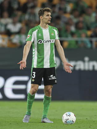 ESP: Real Betis - Elche CF. La Liga EA Sports. Date 36 Diego Llorente of Real Betis during the La Liga EA Sports match between Real Betis and Elche CF played at La Cartuja Stadium on May 12, 2026 in Sevilla, Spain. kpng Copyright: xAntonioxPozox xPRESSINPHOTOx AP_260512_BET_ELC_2526_115