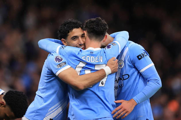Fußball Premier League Manchester City gegen Crystal Palace 13. Mai 2026 Premier League Manchester City gegen Crystal Palace Omar Marmoush von Manchester City feiert seinen zweiten Treffer mit seinen Teamkollegen Foto Simon Stacpoole Abseits Manchester UK  Copyright: xSimonxStacpoolexOffside