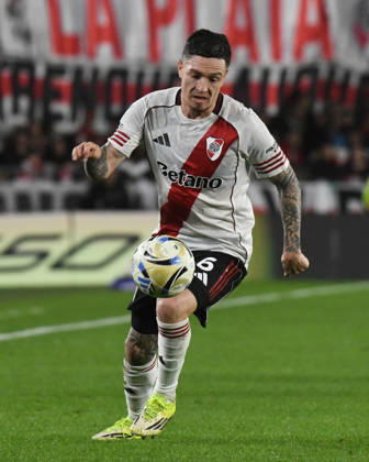 River Plate v Gimnasia y Esgrima La Plata - Torneo Apertura 2026 Anibal Moreno of River Plate plays the ball during the match between River Plate and Gimnasia y Esgrima La Plata at Estadio Mas Monumental in Buenos Aires, Argentina, on May 13, 2023. Buenos Aires Buenos Aires Argentina Copyright: xFedericoxPerettix originalFilename:peretti-riverpla260514_npode