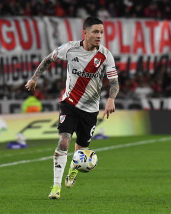 River Plate v Gimnasia y Esgrima La Plata - Torneo Apertura 2026 Anibal Moreno of River Plate plays the ball during the match between River Plate and Gimnasia y Esgrima La Plata at Estadio Mas Monumental in Buenos Aires, Argentina, on May 13, 2023. Buenos Aires Buenos Aires Argentina Copyright: xFedericoxPerettix originalFilename:peretti-riverpla260514_npSLT
