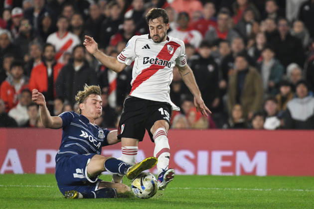 River Plate v Gimnasia y Esgrima La Plata - Torneo Apertura 2026 Matias Vina of River Plate competes for the ball during the match between River Plate and Gimnasia y Esgrima La Plata at Estadio Mas Monumental, Argentina, on May 13, 2023. Buenos Aires Buenos Aires Argentina Copyright: xFedericoxPerettix originalFilename:peretti-riverpla260514_np0xW