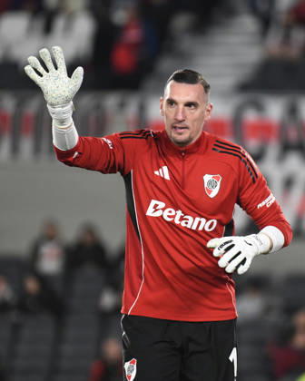River Plate v Gimnasia y Esgrima La Plata - Torneo Apertura 2026 Franco Armani of River Plate warms up before the match between River Plate and Gimnasia y Esgrima La Plata at Estadio Mas Monumental, on May 13, 2023. Buenos Aires Buenos Aires Argentina Copyright: xFedericoxPerettix originalFilename:peretti-riverpla260514_npZcS
