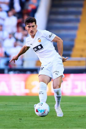 Valencia CF v Rayo Vallecano - LaLiga EA Sports VALENCIA, SPAIN - MAY 14: Jose Luis Garcia Pepelu of Valencia CF passes the ball during to the LaLiga EA Sports match between Valencia CF and Rayo Vallecano at Estadio Mestalla on May 14, 2026 in Valencia, Spain. (Photo by Jose Torres Photo Players Images Magara Press) Valencia Estadio Mestalla Spain Copyright: xJosexTorresx