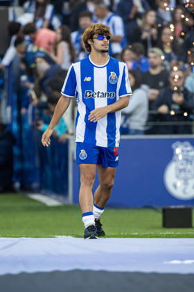 May 16, 2026, Porto, Porto, Portugal: RODRIGO MORA of FC Porto walking into the championship ceremony after the Liga Portugal Betclic 25 26 match between FC Porto and Santa Clara at Estadio do Dragao on May 16 2026, in Porto, Portugal. Porto Portugal - ZUMAa269 20260516_zsp_a269_132 Copyright: xSandroxAlemaox