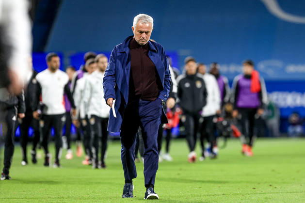 GD Estoril Praia v SL Benfica - Primeira Liga Jose Mourinho, head coach of SL Benfica, looks on during the Primeira Liga match between GD Estoril Praia and SL Benfica at Estadio Antonio Coimbra da Mota in Estoril, Portugal, on May 16, 2026. Lisbon Estoril Portugal Copyright: xValterxGouveiax originalFilename:gouveia-16052026260517_npxHZ