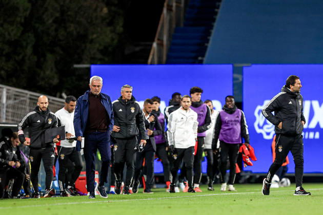 GD Estoril Praia v SL Benfica - Primeira Liga Jose Mourinho, head coach of SL Benfica, looks on during the Primeira Liga match between GD Estoril Praia and SL Benfica at Estadio Antonio Coimbra da Mota in Estoril, Portugal, on May 16, 2026. Lisbon Estoril Portugal Copyright: xValterxGouveiax originalFilename:gouveia-16052026260517_npyRV