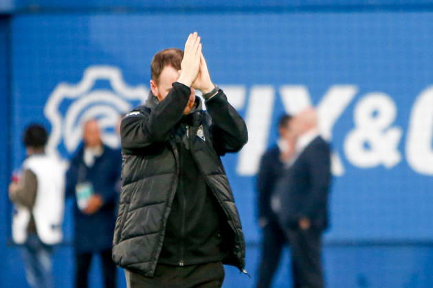GD Estoril Praia v SL Benfica - Primeira Liga Ian Cathro, head coach of GD Estoril de Praia, reacts during the Primeira Liga match between GD Estoril Praia and SL Benfica at Estadio Antonio Coimbra da Mota in Estoril, Portugal, on May 16, 2026. Lisbon Estoril Portugal Copyright: xValterxGouveiax originalFilename:gouveia-16052026260517_npjvX