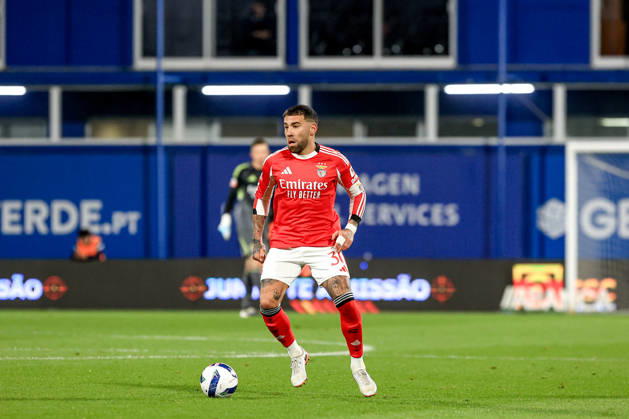GD Estoril Praia v SL Benfica - Primeira Liga Nicolas Otamendi of SL Benfica in action during the Primeira Liga match between GD Estoril Praia and SL Benfica at Estadio Antonio Coimbra da Mota in Estoril, Portugal, on May 16, 2026. Lisbon Estoril Portugal Copyright: xValterxGouveiax originalFilename:gouveia-16052026260517_npQjp