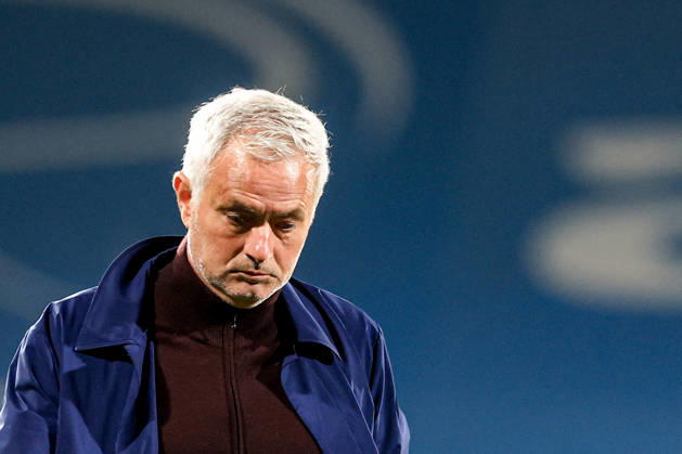 GD Estoril Praia v SL Benfica - Primeira Liga Jose Mourinho, head coach of SL Benfica, looks on during the Primeira Liga match between GD Estoril Praia and SL Benfica at Estadio Antonio Coimbra da Mota in Estoril, Portugal, on May 16, 2026. Lisbon Estoril Portugal Copyright: xValterxGouveiax originalFilename:gouveia-16052026260517_npv51