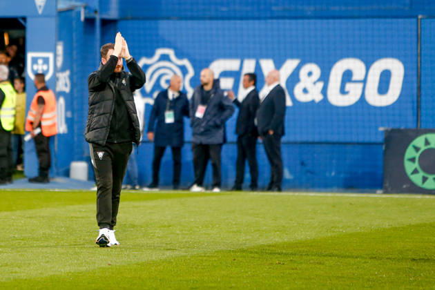 GD Estoril Praia v SL Benfica - Primeira Liga Ian Cathro, head coach of GD Estoril de Praia, reacts during the Primeira Liga match between GD Estoril Praia and SL Benfica at Estadio Antonio Coimbra da Mota in Estoril, Portugal, on May 16, 2026. Lisbon Estoril Portugal Copyright: xValterxGouveiax originalFilename:gouveia-16052026260517_npx9m