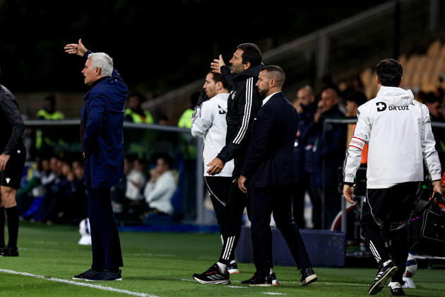 GD Estoril Praia v SL Benfica - Primeira Liga Jose Mourinho, head coach of SL Benfica, reacts during the Primeira Liga match between GD Estoril Praia and SL Benfica at Estadio Antonio Coimbra da Mota in Estoril, Portugal, on May 16, 2026. Lisbon Estoril Portugal Copyright: xValterxGouveiax originalFilename:gouveia-16052026260517_nphbs