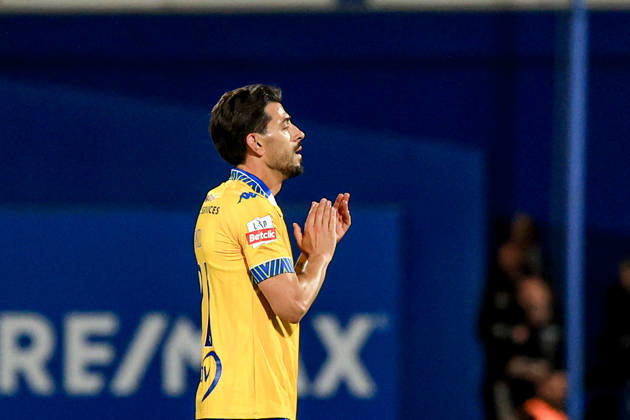 GD Estoril Praia v SL Benfica - Primeira Liga Pizzi of GD Estoril Praia pays tribute during the Primeira Liga match between GD Estoril Praia and SL Benfica at Estadio Antonio Coimbra da Mota in Estoril, Portugal, on May 16, 2026. Lisbon Estoril Portugal Copyright: xValterxGouveiax originalFilename:gouveia-16052026260517_npOml