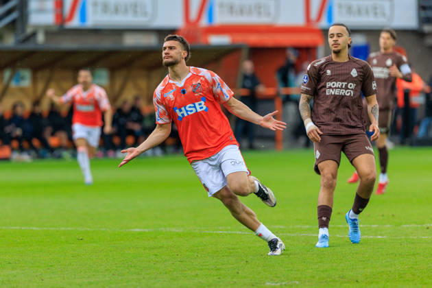 2026-05-17 FC Volendam v SC Telstar - Dutch Eredivisie VOLENDAM, NETHERLANDS - MAY 17: Anthony Descotte of FC Volendam during the Dutch Eredivisie match between FC Volendam and SC Telstar at Kras Stadion on May 17, 2026 in Volendam, Netherlands. Volendam Kras Stadion Netherlands Content not available for redistribution in The Netherlands directly or indirectly through any third parties. Copyright: xMarcelxvanxPlateringenx