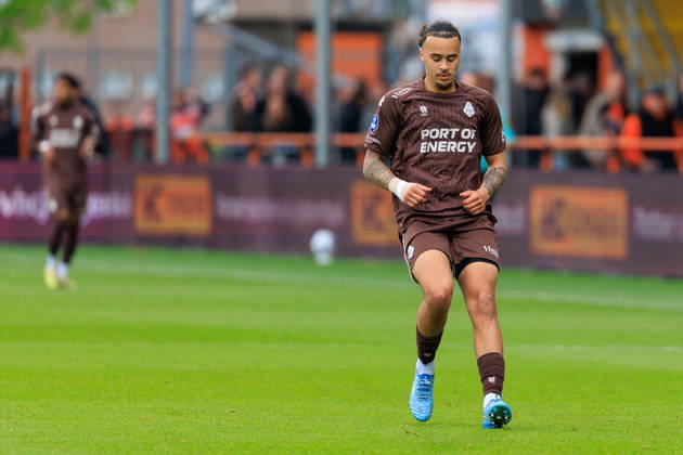 2026-05-17 FC Volendam v SC Telstar - Dutch Eredivisie VOLENDAM, NETHERLANDS - MAY 17: Devon Koswal of Telstar during the Dutch Eredivisie match between FC Volendam and SC Telstar at Kras Stadion on May 17, 2026 in Volendam, Netherlands. Volendam Kras Stadion Netherlands Content not available for redistribution in The Netherlands directly or indirectly through any third parties. Copyright: xMarcelxvanxPlateringenx