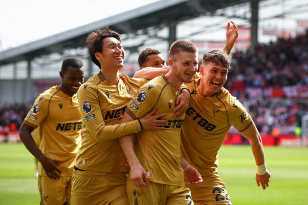 Premier League: Brentford v Crystal Palace LONDON, UK - 17th May 2026: Adam Wharton of Crystal Palace celebrates with team mates after scoring his side s second goal during the Premier League match between Brentford FC and Crystal Palace FC at Gtech Community Stadium London Gtech Community Stadium England United Kingdom Copyright: xCraigxMercerx xPeakxActionxPhotosx