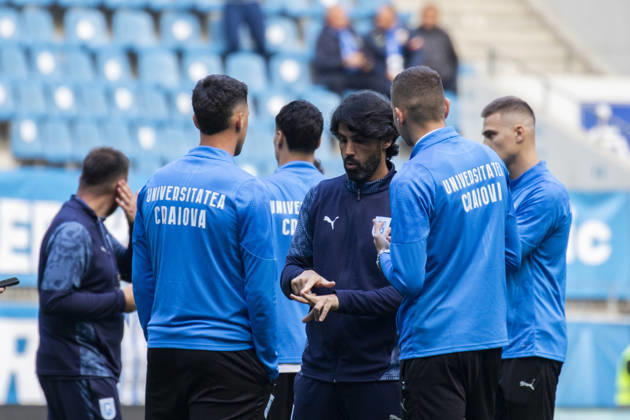 May 17, 2026, Craiova, Romania, Superliga Season 2025-2026, Play-Off, Stage 9, Universitatea Craiova vs FC Universitatea Cluj, Ion Oblemenco stadium, Craiova, Romania Coach Filipe Coelho ghives final instructions tio the players