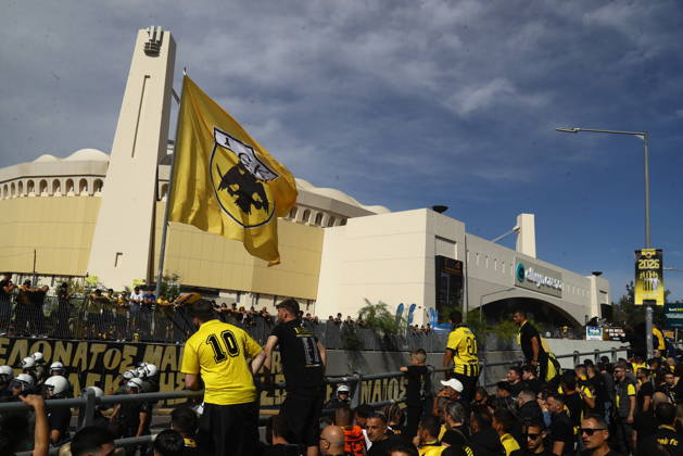 SuperLeague Greece Playoffs AEK FC vs Panathinaikos - General view outside the stadium while fans of AEK FC celebrate the winning of the Championship right after the SuperLeague Play-Offs soccer match between AEK FC vs Panathinaikos that they won by 1-0 in Athens, Greece, 10 May 2026. IMAGO ONE INCH PRODUCTIONS PIRAEUS Greece Copyright: xONExINCHxPRODUCTIONSx 6973830