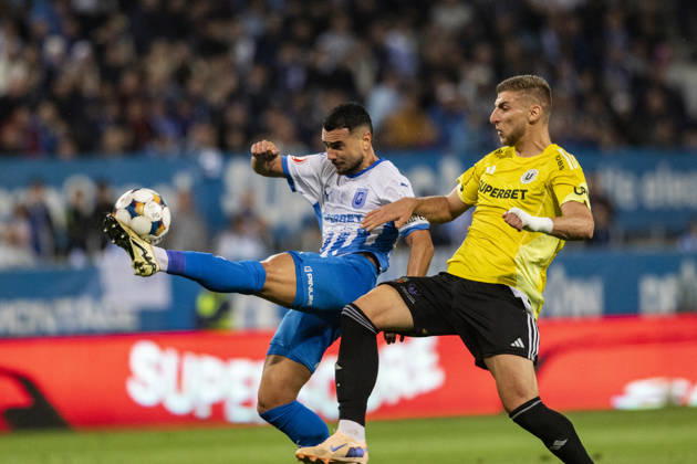 May 17, 2026, Craiova, Romania, Superliga Season 2025-2026, Play-Off, Stage 9, Universitatea Craiova vs FC Universitatea Cluj, Ion Oblemenco stadium, Craiova, Romania 6 Vladimir Screciu puts in a tackle and wins the ball