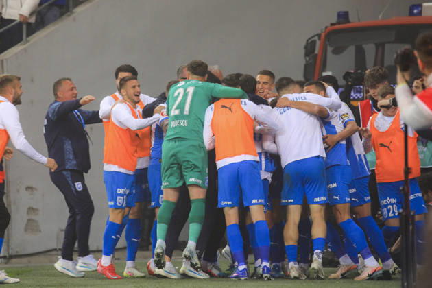 May 17, 2026, Craiova, Romania, Superliga Season 2025-2026, Play-Off, Stage 9, Universitatea Craiova vs FC Universitatea Cluj, Ion Oblemenco stadium, Craiova, Romania Universitatea Craiova players celebrates with fans