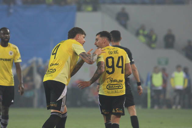 May 17, 2026, Craiova, Romania, Superliga Season 2025-2026, Play-Off, Stage 9, Universitatea Craiova vs FC Universitatea Cluj, Ion Oblemenco stadium, Craiova, Romania 94 Ovidiu Bic and 4 Andrei Coubis fight after recieving a goal