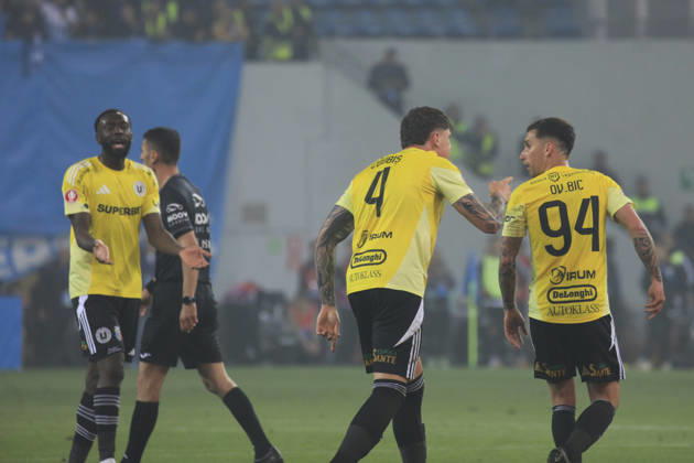 May 17, 2026, Craiova, Romania, Superliga Season 2025-2026, Play-Off, Stage 9, Universitatea Craiova vs FC Universitatea Cluj, Ion Oblemenco stadium, Craiova, Romania 94 Ovidiu Bic and 4 Andrei Coubis fight after recieving a goal