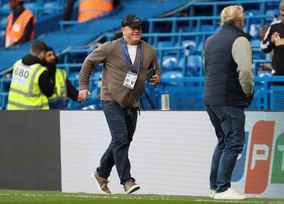 Premier League - Chelsea v Tottenham Hotspur LONDON, ENGLAND, MAY 19: Actor Ross Kemp watches on from the dugout club at Stamford Bridge during the Premier League match between Chelsea v Tottenham Hotspur at Stamford Bridge Stadium, London, England, on May 19. (Photo by Daniel Weir) London Stamford Bridge Stadium England Copyright: xDanielxWeir SportsxPressxPhotox Sportspressphoto_SPR150131