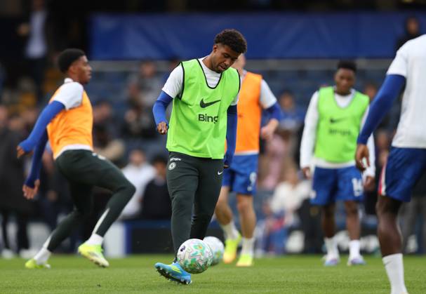 Premier League - Chelsea v Tottenham Hotspur LONDON, ENGLAND, MAY 19: Andrey Santos of Chelsea warms up ahead of the Premier League match between Chelsea v Tottenham Hotspur at Stamford Bridge Stadium, London, England, on May 19. (Photo by Daniel Weir) London Stamford Bridge Stadium England Copyright: xDanielxWeir SportsxPressxPhotox Sportspressphoto_SPR150139