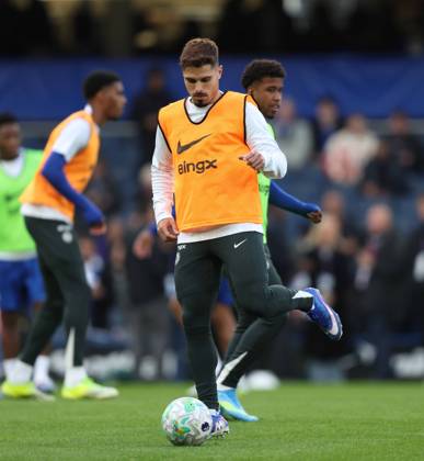 Premier League - Chelsea v Tottenham Hotspur LONDON, ENGLAND, MAY 19: Pedro Neto of Chelsea warms up ahead of the Premier League match between Chelsea v Tottenham Hotspur at Stamford Bridge Stadium, London, England, on May 19. (Photo by Daniel Weir) London Stamford Bridge Stadium England Copyright: xDanielxWeir SportsxPressxPhotox Sportspressphoto_SPR150141