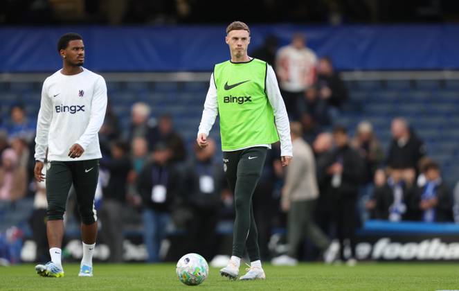 Premier League - Chelsea v Tottenham Hotspur LONDON, ENGLAND, MAY 19: Cole Palmer of Chelsea warms up ahead of the Premier League match between Chelsea v Tottenham Hotspur at Stamford Bridge Stadium, London, England, on May 19. (Photo by Daniel Weir) London Stamford Bridge Stadium England Copyright: xDanielxWeir SportsxPressxPhotox Sportspressphoto_SPR150146