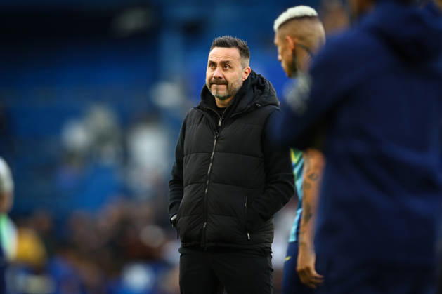 Premier League: Chelsea v Tottenham Hotspur LONDON, UK - 19th May 2026: Tottenham Hotspur Head Coach Roberto De Zerbi looks on during the pre-match warm-up ahead of the Premier League match between Chelsea FC and Tottenham Hotspur FC at Stamford Bridge London Stamford Bridge England United Kingdom Copyright: xCraigxMercerx xPeakxActionxPhotosx