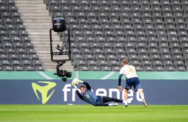 Soccer, men, season 2025 2026, 83 DFB Cup final, FC Bayern Munich VfB Stuttgart, training the day before, in the picture goalkeeper Jonas Urbig Bayern Munich , 22 05 2026, Copyright: xMatthiasxKochx