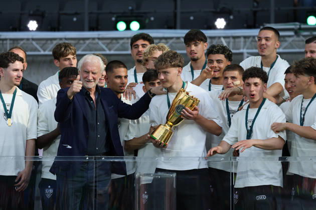 Fußball, DFB-Pokal, Finale, FC Bayern München - VfB Stuttgart, Siegerehrung der Stuttgarter U19 A-Junioren