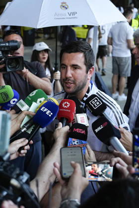 May 23, 2026, Madrid, Madrid, Spain: Enrique Riquelme attends the Media outside the stadium ahead the Spanish League, LaLiga EA Sports, football match played between Real Madrid and Athletic Club at Bernabeu stadium on May 23, 2026, in Madrid, Spain. Madrid Spain - ZUMAa181 20260523_zaa_a181_028 Copyright: xOscarxJ.xBarrosox