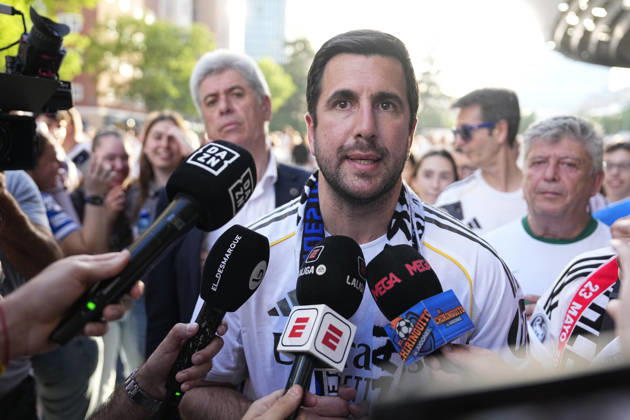 May 23, 2026, Madrid, Madrid, Spain: Enrique Riquelme attends the Media outside the stadium ahead the Spanish League, LaLiga EA Sports, football match played between Real Madrid and Athletic Club at Bernabeu stadium on May 23, 2026, in Madrid, Spain. Madrid Spain - ZUMAa181 20260523_zaa_a181_031 Copyright: xOscarxJ.xBarrosox