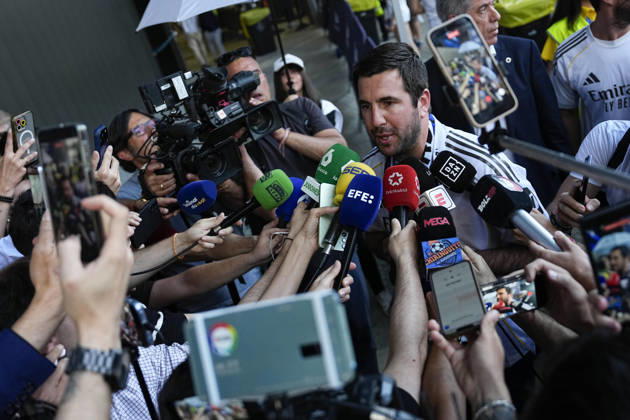 May 23, 2026, Madrid, Madrid, Spain: Enrique Riquelme attends the Media outside the stadium ahead the Spanish League, LaLiga EA Sports, football match played between Real Madrid and Athletic Club at Bernabeu stadium on May 23, 2026, in Madrid, Spain. Madrid Spain - ZUMAa181 20260523_zaa_a181_033 Copyright: xOscarxJ.xBarrosox