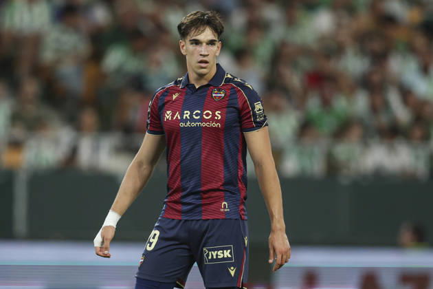 Fußball, Real Madrid verpflichtet Carlos Espi, Archivbilder
