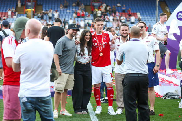 260524 Viktor Gyökeres of Arsenal celebrates with the trophy for winning Premier League after the Premier League football match between Crystal Palace and Arsenal on May 24, 2026 in London Photo Daniel Weir BILDBYRAN COP 183 XX0039 fotboll football soccer fotball premier league crystal palace arsenal bbeng jubel Copyright: DANIELxWEIR BB260524ZB072