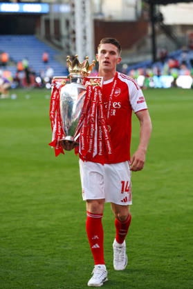 260524 Viktor Gyökeres of Arsenal celebrates with the trophy for winning Premier League after the Premier League football match between Crystal Palace and Arsenal on May 24, 2026 in London Photo Daniel Weir BILDBYRAN COP 183 XX0039 fotboll football soccer fotball premier league crystal palace arsenal bbeng jubel Copyright: DANIELxWEIR BB260524ZR090