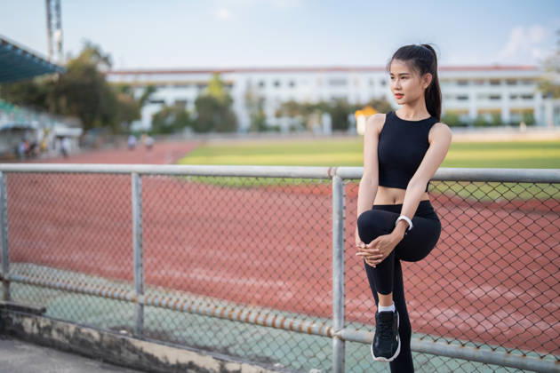 Aktive gesunde asiatische Frau übt durch Laufen, Joggen Läufer Sportstadion während der Morgen Gesundheit und Wohlbefinden Konzept Active healthy asian woman exercising by running, jogging runner sports stadium during the morning healthcare and well being concept. (License=RF) 25081151 ,model released, Symbolfoto Copyright: xZoonar.com SirijitxJongcharoenkulchaix 25081151 ,model released, Symbolfoto ,property released