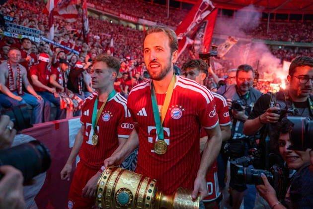 Soccer, men, 2025 2026 season, 83 DFB Cup final, FC Bayern Munich VfB Stuttgart 3 0 , f l Joshua Kimmich Bayern Munich , Harry Kane Bayern Munich , lap of honor with trophy, cheering after the final whistle, 23 05 2026, Copyright: xMatthiasxKochx