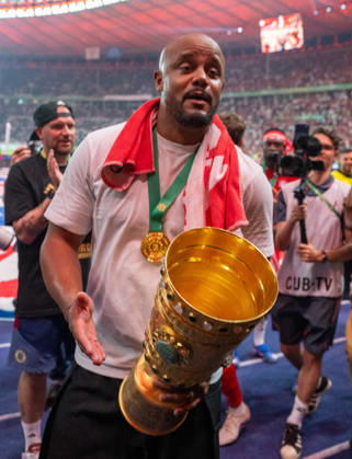 Soccer, Men, Season 2025 2026, 83 DFB Cup Final, FC Bayern Munich VfB Stuttgart 3 0 , Coach Vincent Kompany Bayern Munich , Lap of honor with trophy, cheering after the final whistle, 23 05 2026, Copyright: xMatthiasxKochx