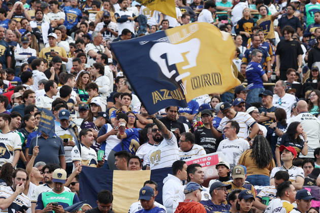 May 24, 2026, Mexico City, Ciudad de Mexico, Mexico: A Pumas fan waves the Pumas flag during the final second leg match between Pumas UNAM and Cruz Azul as part of the Liga MX Torneo Clausura 2026 at Estadio Olimpico Universitario. on May 24, 2026 in Mexico City, Mexico. Mexico City Mexico - ZUMAe321 20260524_zsa_e321_002 Copyright: xIanxRoblesx