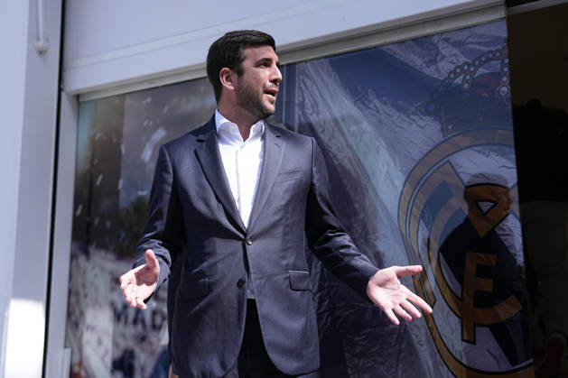 May 25, 2026, Madrid, Madrid, Spain: Enrique Riquelme attends the Media during the opening of his new campaign headquarters for his candidacy for the presidency of Real Madrid next to Bernabeu stadium on May 25, 2026, in Madrid, Spain. Madrid Spain - ZUMAa181 20260525_zaa_a181_006 Copyright: xOscarxJ.xBarrosox