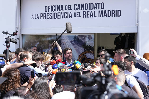 May 25, 2026, Madrid, Madrid, Spain: Enrique Riquelme attends the Media during the opening of his new campaign headquarters for his candidacy for the presidency of Real Madrid next to Bernabeu stadium on May 25, 2026, in Madrid, Spain. Madrid Spain - ZUMAa181 20260525_zaa_a181_008 Copyright: xOscarxJ.xBarrosox