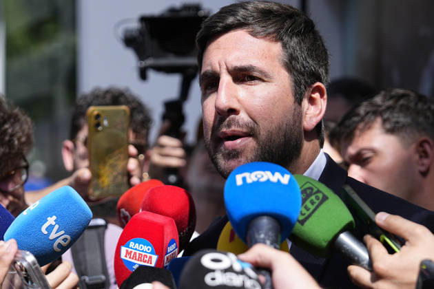 May 25, 2026, Madrid, Madrid, Spain: Enrique Riquelme attends the Media during the opening of his new campaign headquarters for his candidacy for the presidency of Real Madrid next to Bernabeu stadium on May 25, 2026, in Madrid, Spain. Madrid Spain - ZUMAa181 20260525_zaa_a181_010 Copyright: xOscarxJ.xBarrosox