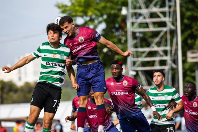 Sporting CP vs SCU Torreense in Oeiras - 24 May 2026 Eduardo Quaresma of Sporting CP (L) and Leo Silva of SCU Torreense (R) seen in action during the Portuguese Cup 2025 2026 - Final match between Sporting CP and SCU Torreence at Estadio Nacional. (Final score: Sporting CP 1 - 2 SCU Torreense) Oeiras Portugal Copyright: xHenriquexCasinhasx xSOPAxImagesx HCASINHAS_24052026_SPORTINGCP_VS_SCUTORREENSE_014