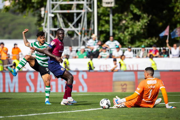 Sporting CP vs SCU Torreense in Oeiras - 24 May 2026 Lucas Paes, goalkeeper for SCU Torreense (R), Luis Suarez of Sporting CP (L) and Mohamed Diadie of SCU Torreense (C) seen in action during the Portuguese Cup 2025 2026 - Final match between Sporting CP and SCU Torreence at Estadio Nacional. (Final score: Sporting CP 1 - 2 SCU Torreense) Oeiras Portugal Copyright: xHenriquexCasinhasx xSOPAxImagesx HCASINHAS_24052026_SPORTINGCP_VS_SCUTORREENSE_015
