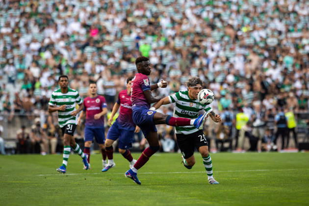 Sporting CP vs SCU Torreense in Oeiras - 24 May 2026 Musa Drammeh of SCU Torreense (L) and Maxi Araujo of Sporting CP (R) seen in action during the Portuguese Cup 2025 2026 - Final match between Sporting CP and SCU Torreence at Estadio Nacional. (Final score: Sporting CP 1 - 2 SCU Torreense) Oeiras Portugal Copyright: xHenriquexCasinhasx xSOPAxImagesx HCASINHAS_24052026_SPORTINGCP_VS_SCUTORREENSE_023
