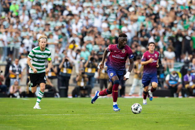 Sporting CP vs SCU Torreense in Oeiras - 24 May 2026 Musa Drammeh of SCU Torreense (L) and Maxi Araujo of Sporting CP (R) seen in action during the Portuguese Cup 2025 2026 - Final match between Sporting CP and SCU Torreence at Estadio Nacional. (Final score: Sporting CP 1 - 2 SCU Torreense) Oeiras Portugal Copyright: xHenriquexCasinhasx xSOPAxImagesx HCASINHAS_24052026_SPORTINGCP_VS_SCUTORREENSE_024