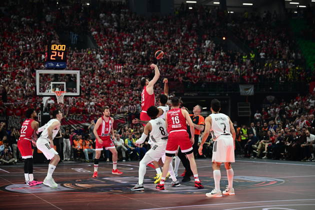EuroLeague Basketball Final 4 - Champions Game, Olympiacos Piraeus vs Real Madrid - The tip-off of the 2026 EuroLeague Championship Game Olympiacos Piraeus vs Real Madrid at Telekom Center Athens on May 24, 2026 in Athens, Greece. ATHENS Greece Copyright: xOnexInchxProductionsx 6981944